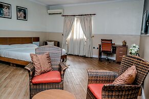 Quiet Pools Inn and Residence