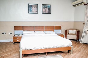 Quiet Pools Inn and Residence