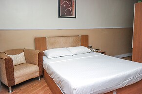 Quiet Pools Inn and Residence