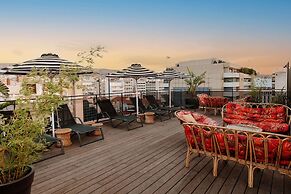 Dave Red Athens, a member of Brown Hotels