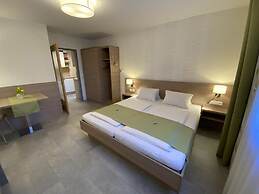 Privatzimmer & Ferienwohnungen Leeb