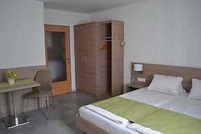 Privatzimmer & Ferienwohnungen Leeb