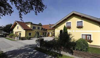 Privatzimmer & Ferienwohnungen Leeb