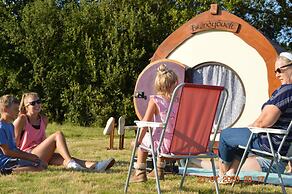 Secluded Meadow, Unique Shire Hut, Perfect Camping