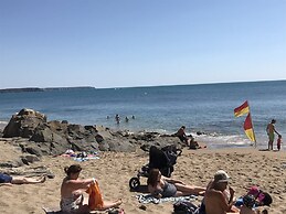 Secluded Meadow, Unique Shire Hut, Perfect Camping
