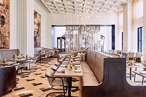 Daxton Hotel Birmingham, Curio Collection by Hilton