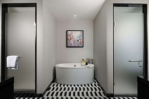 Daxton Hotel Birmingham, Curio Collection by Hilton