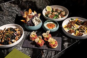 Daxton Hotel Birmingham, Curio Collection by Hilton