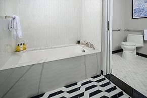 Daxton Hotel Birmingham, Curio Collection by Hilton