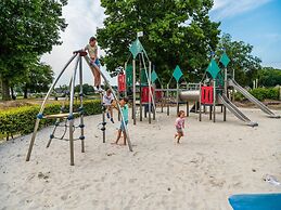 Detached Chalet With Garden and Wifi in Limburg