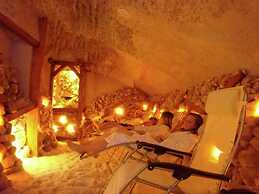 Detached Chalet With Garden and Wifi in Limburg