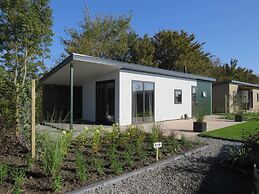 Modern Chalet With Dishwasher Near the Markermeer