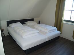 Spacious Holiday Home on the Markermeer