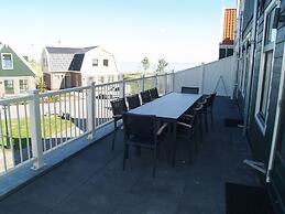 Spacious Holiday Home on the Markermeer