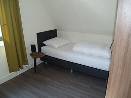 Spacious Holiday Home on the Markermeer