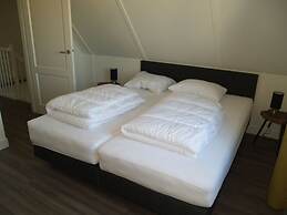 Spacious Holiday Home on the Markermeer