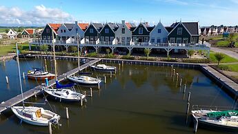 Spacious Holiday Home on the Markermeer