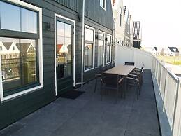 Spacious Holiday Home on the Markermeer