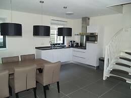 Spacious Holiday Home on the Markermeer