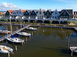 Spacious Holiday Home on the Markermeer