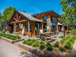 Modern Chalet With Dishwasher