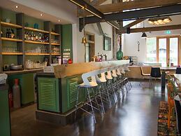 Modern Chalet With Dishwasher