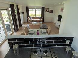 Comfortable Chalet Located in the Green Achterhoek