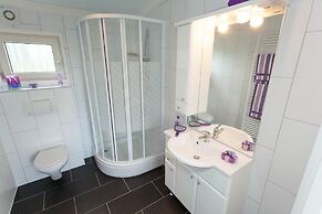 Comfortable Chalet Located in the Green Achterhoek