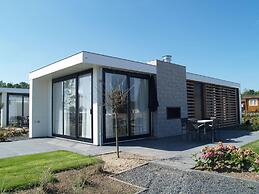 Modern Chalet 1 km. of a National Park