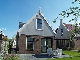 Holiday Home on the Markermeer Near Amsterdam