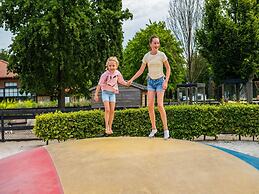 Detached Chalet 30km From Maastricht