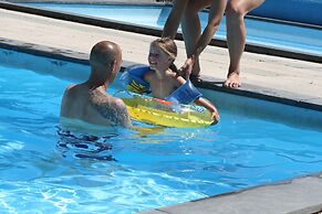 Family Getaway w/ Garden