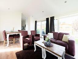 Chalet w/ Garden in Zaan Style