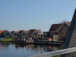 Comfortable Chalet Located 15 km From Alkmaar