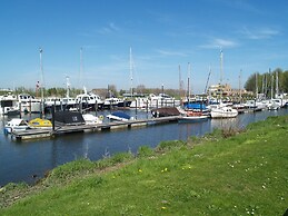 Well-kept Chalet Near the Biesbosch
