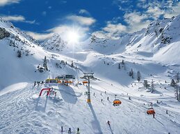 Luxury Chalet in Ennsling near Schladming with Private Spa