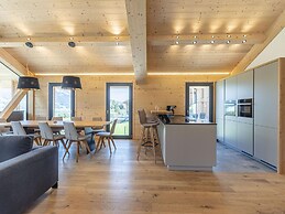 Luxury Chalet in Ennsling near Schladming with Private Spa