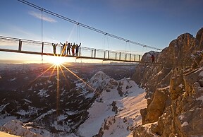 Luxury Chalet in Ennsling near Schladming with Private Spa