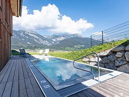 Luxury Chalet in Ennsling near Schladming with Private Spa