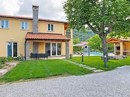 Quaint Holiday Home near Buzet with Terrace