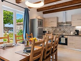 Quaint Holiday Home near Buzet with Terrace