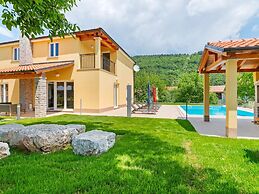 Quaint Holiday Home near Buzet with Terrace