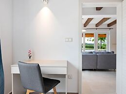 Quaint Holiday Home near Buzet with Terrace