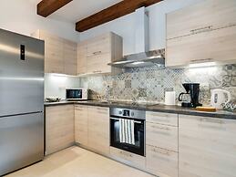 Quaint Holiday Home near Buzet with Terrace