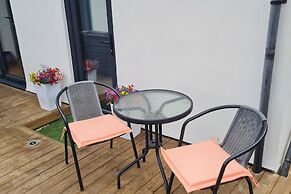 1 Bedroom Annex - 2 Mins From Train Station