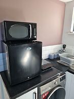 1 Bedroom Annex - 2 Mins From Train Station