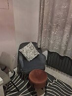 1 Bedroom Annex - 2 Mins From Train Station