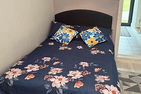 1 Bedroom Annex - 2 Mins From Train Station