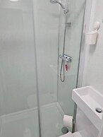 1 Bedroom Annex - 2 Mins From Train Station