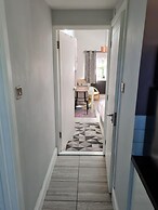 1 Bedroom Annex - 2 Mins From Train Station